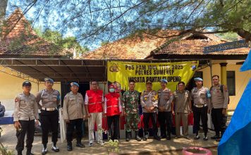 Pos Pengamanan Wisata Pantai Slopeng, babinsa Koramil 12/Dasuk Beri Rasa Aaman Masyarakat Yang Berwisata