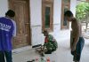 Babinsa Bantu Warga Binaan, Gotong Royong Renovasi Rumah Warganya