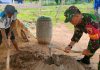 Cepat Tanggap, Babinsa Ringankan Pekerjaan Warga Gotong Royong Bangun Rumah