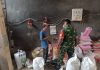Pastikan Cek Keamanan Dan Ketersediaan Stok Padi, Babinsa Bantu Selep Padi Bersama Masyarakat