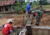 Babinsa Koptu Kanto Iswahyudi Bantu Membangun Pondasi Rumah Warga