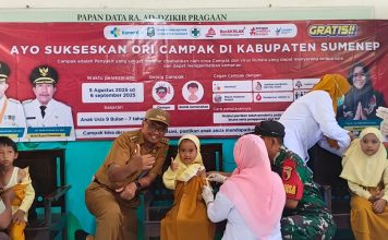 Babinsa Pragaan Dampingi Imunisasi Campak untuk Anak di Dua Sekolah