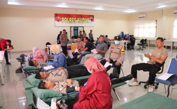 HUT, Humas Polri ke-74 tahun 2025, Polres Kudus Bekerja Sama Dengan PMI Menggelar Kegiatan Donor Darah