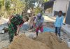 Bantu Angkat Pasir, Babinsa Bantu Bangun Rumah Warga