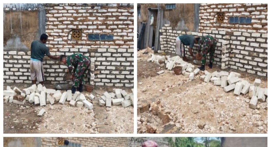 Wujud Kepedulian, Babinsa Koramil 0827/11 Pasongsongan Ikut Bantu Pembangunan Rumah Warga