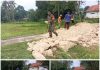 Babinsa Batu Belah Timur Bantu Kerja Bakti Penimbunan Jalan Tani