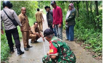 Babinsa Serma Sumarwi Laksanakan Pendampingan Monitoring ADD di Desa Batu Putih