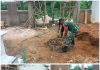 Babinsa Koramil Dasuk Laksanakan Karya Bakti, Bantu Pembangunan Rumah Warga di Desa Jelbudan