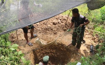 Satgas TMMD 127 Bangun Septictank MCK Warga di Mandala