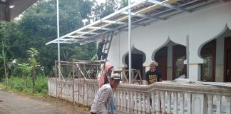 Bersatu dengan Warga, TMMD 127 Bangun Kanopi Masjid