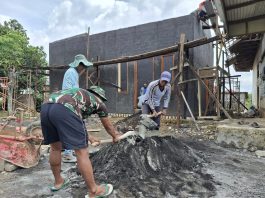 Ayak Pasir Halus, Satgas TMMD Perkuat Dinding Rumah Warga