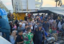 TNI-Polri Amankan Kedatangan Kapal KN Nusa Penida di Pelabuhan Raas