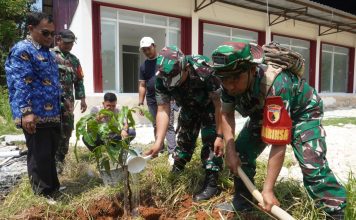 Tinjau Koperasi di Pragaan, Dandim Sumenep Tanam Mangga untuk Ketahanan Pangan