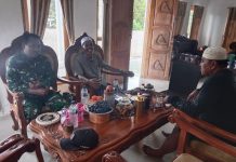 Hangatnya Lebaran, Babinsa Koramil 21/Ra’as Kunjungi Rumah Warga dalam Kegiatan Anjangsana