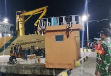 Babinsa Hadir di Tengah Pemudik, Pengamanan Pelabuhan Sapeken Berjalan Kondusif