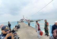 Arus Balik Memuncak, Babinsa Raas Siaga Amankan Pelabuhan