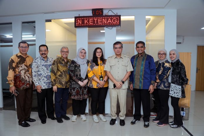 Menaker Pastikan Posko THR-BHR Tetap Siaga Saat Libur, Aduan THR Jadi Prioritas Pengawasan - 3