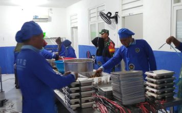 Babinsa Koramil 0827/23 Giligenting Awasi Penyaluran Program Pemenuhan Gizi untuk 2.577 Penerima Manfaat