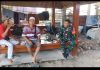 Babinsa Sertu Sunardi Sambangi Warga di Desa Poteran kecamatan Ra’as