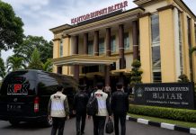 KPK Datang Diam-Diam, Rapat Tertutup di Kantor Bupati Blitar Dijaga Ketat