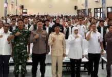 Plt Bupati Ahmad Baharudin Dampingi Khofifah Lepas Ribuan Siswa SMK Magang Kerja ke Luar Negeri