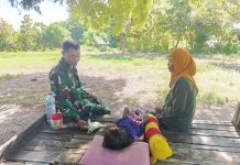 Babinsa Serda Eko Sambangi Anak Stunting di Desa Sabuntan Kecamatan Sapeken