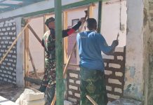 Babinsa Dungkek Kawal Renovasi RTLH, Pemasangan Dinding Rumah Mulai Rampung