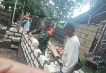 Babinsa Turun Tangan Bantu Pembangunan Rumah Warga Melalui Kerja Bakti