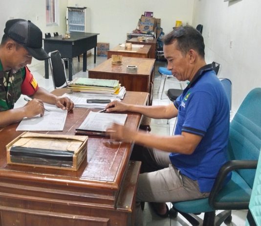 Sinergitas Tanpa Batas, Babinsa Catat Data Terbaru Di Desa
