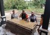 Babinsa Batu putih Sambangi Rumah Warga Selaku Pengrajin Kerupuk Poli