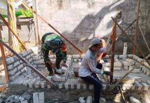 Kopral Ahmad Terus Kebut Pengerjaan RTLH Milik Warga Desa Pragaan Laok
