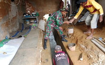 Berikan Manfaat Jangka Panjang, Babinsa Bantu Pembangunan Gorong Gorong
