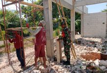 Babinsa Dungkek Serma Dedi Junaidi Bantu Percepatan Pembangunan KDKMP di Desa Bancamara