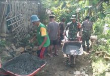 Babinsa dan Warga Desa Juluk Kompak Cor Jalan, Wujud Nyata Semangat Gotong Royong