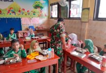 Babinsa Kawal Penyaluran MBG untuk Ribuan Penerima, Lima SPPG Beroperasi di Gapura