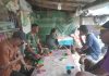 Babinsa Guluk-Guluk Pererat Silaturahmi dengan Warga Melalui Komsos di Warung Kopi Desa Dungdang