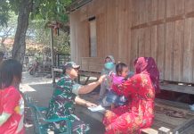 Babinsa Sapeken Peduli Generasi Sehat, Kunjungi Keluarga Stunting di Desa Saor Saebus