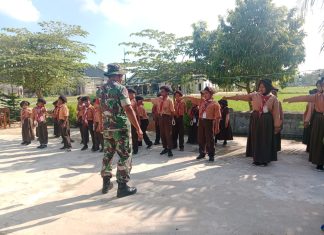 Kopka Evit Latih Kedisiplinan dan Keterampilan Pramuka di SDN 1 Kecamatan Saronggi