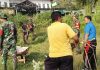 Babinsa Pragaan Ajak Warga Kerja Bakti Bersihkan Rumput Liar di Desa Kaduara Timur