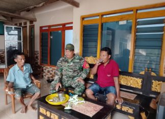 Kopral Fajar Sambangi Rumah Warga untuk Pererat Silaturahmi dan Komsos
