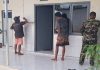 Tahap Akhir Rutilahu, Babinsa Dasuk Bantu Percantik Rumah Milik Warga
