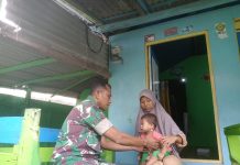 Sentuhan Kepedulian Babinsa Sapeken, Hadir Dampingi Keluarga Anak Stunting Demi Masa Depan yang Lebih Sehat
