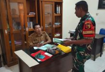 Babinsa Koramil 0827/06 Saronggi Perbarui Data Teritorial di Desa Kebundadap Barat