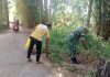 TNI Dan Warga di Rubaru Bahu Membahu Bersihkan Lokasi Pembangunan Jembatan Karya Bakti Sekala Bersar