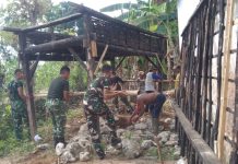 Program Karya Bakti Skala Besar di Wilayah Madura, Serda Sufyanto Bongkar RTLH Milik Sa’ Ama Warga Desa Aengdake