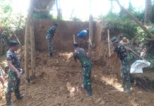 Bakti TNI AD di Kecamatan Pasongsongan Dimulai dengan Pembuatan Pondasi Jembatan