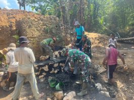 TNI-Warga Sumenep Kebut Jembatan KBSB Mandala
