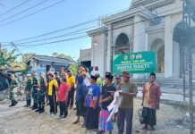 TNI – Polri di Kecamatan Batu Putih Laksanakan Karya Bakti Sekala Besar Pembersihan Sumber Air di Lingkungan Masjid Baiturrahman