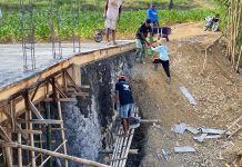 Babinsa Koramil 0827/13 Rubaru Lanjutkan Pembangunan Jembatan Karang Melalui Program Karya Bakti Skala Besar
