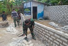 Wajah Sumringah Pak Ibnu, Rumah Lapuknya Dibedah TNI Sumenep